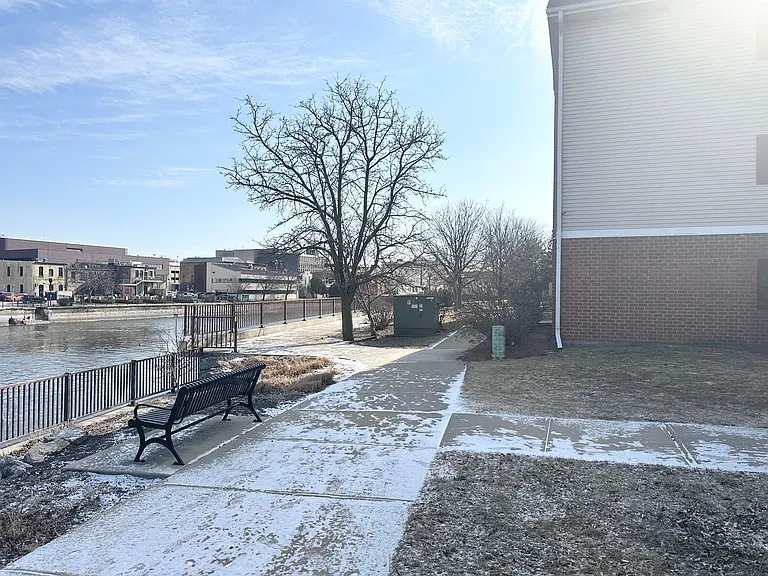 River Terrace Apartments — Photo 31