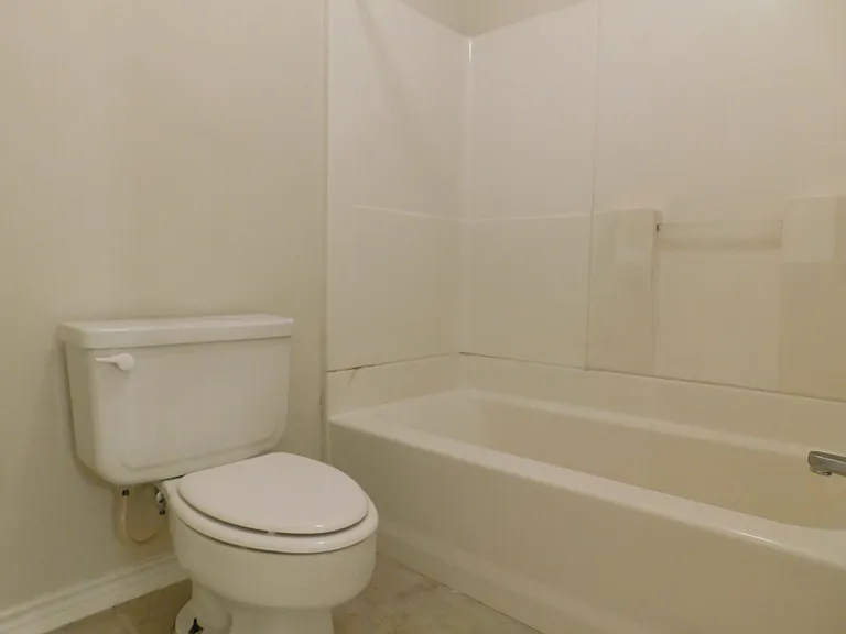 2204 Canterbury Ct #2204 — Photo 16