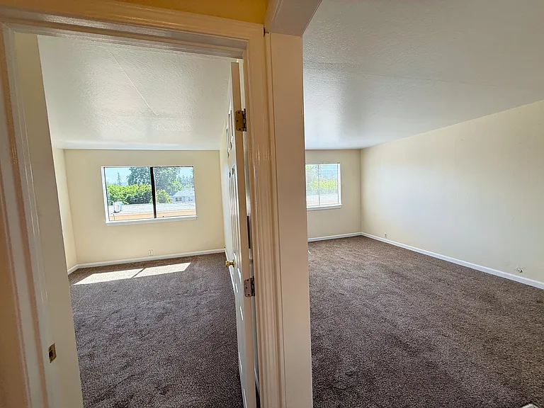 348 4th Ave #17 — Photo 7