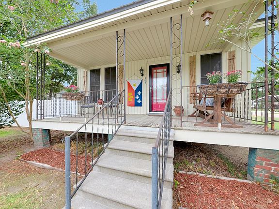3rd image of 303 E Broussard St