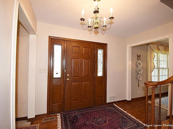 5th image of 36W121 Fieldcrest Dr