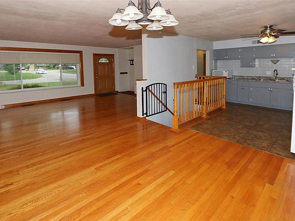 3rd image of 8825 Fox Park Dr