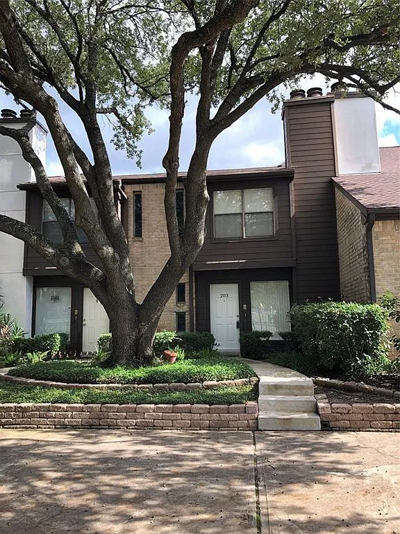 2 bed, 2.5 bath, 1212 sqft, $2,000 — Photo 1