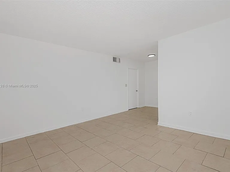 1975 NE 135th St #3B — Photo 22