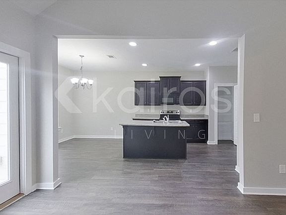 4th image of 14647 Griffin St