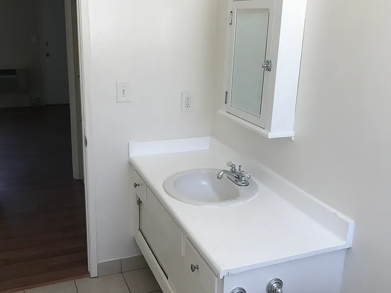 10334 Paramount Blvd — Photo 13