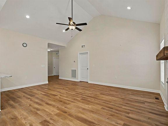 4th image of 845 Poplar Log Dr