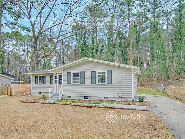 1100 Chatham Ln — Photo 3