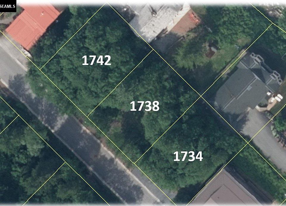 2nd image of 1734 2nd St