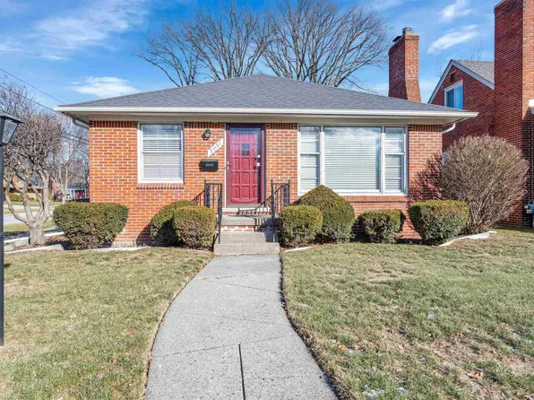 21101 Fleetwood Dr, Harper Woods, MI 48225