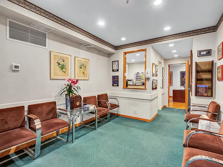 21 E 93rd St #OFFICE — Photo 3