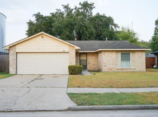 1007 E Belgravia Dr, Pearland, TX 77584