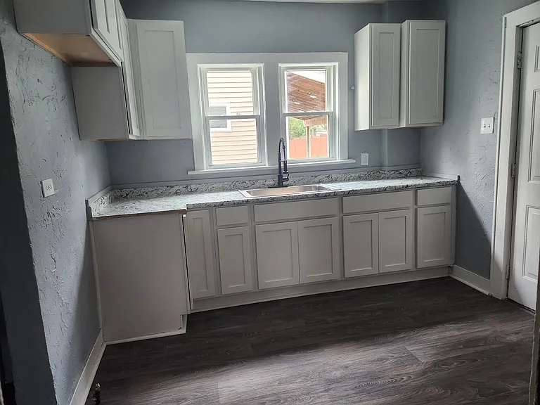811 Sheridan Ave — Photo 4