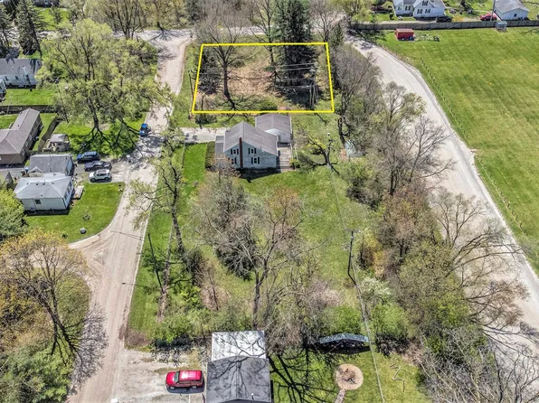 1 Hillcrest Dr, Whitmore Lake, MI 48189