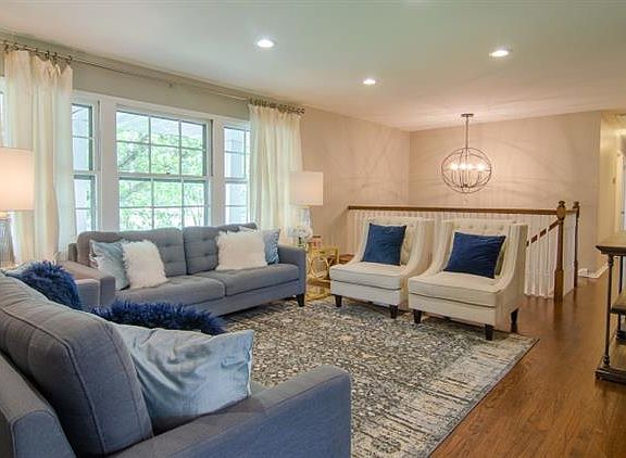 4th image of 52 Colonial Woods Dr