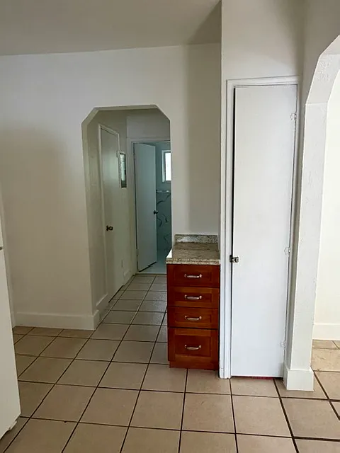 1 bed, 750 sqft, $1,800 — Photo 2