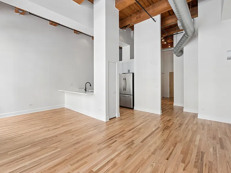 521 W Superior St #132 — Photo 4