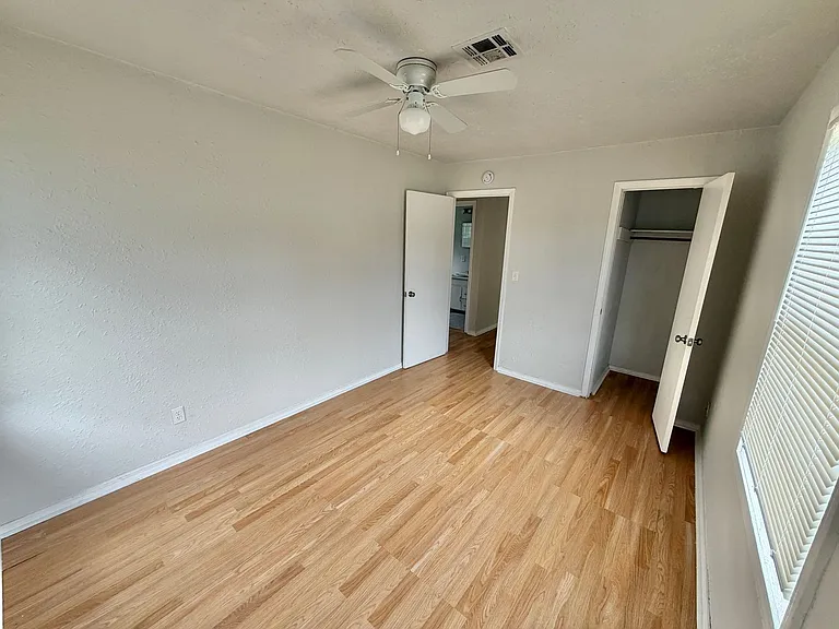 3212 NE 15th St — Photo 10