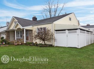 1108 Laux Pl, Bellmore, NY 11710