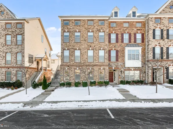 22561 Naugatuck Sq, Ashburn, VA 20148