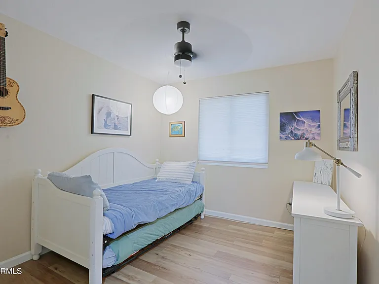 703 E Auburn Dr — Photo 29