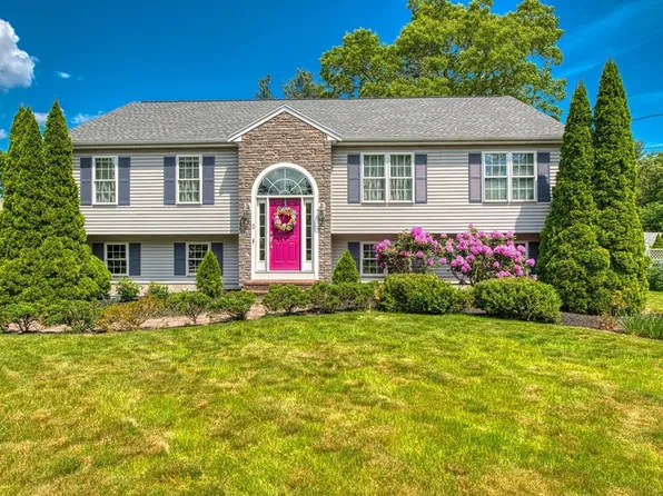 3 Field St, Taunton, MA 02780