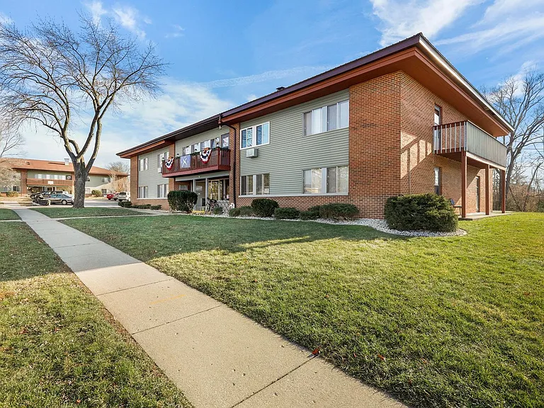 1156 W Carriage Dr #3 — Photo 2