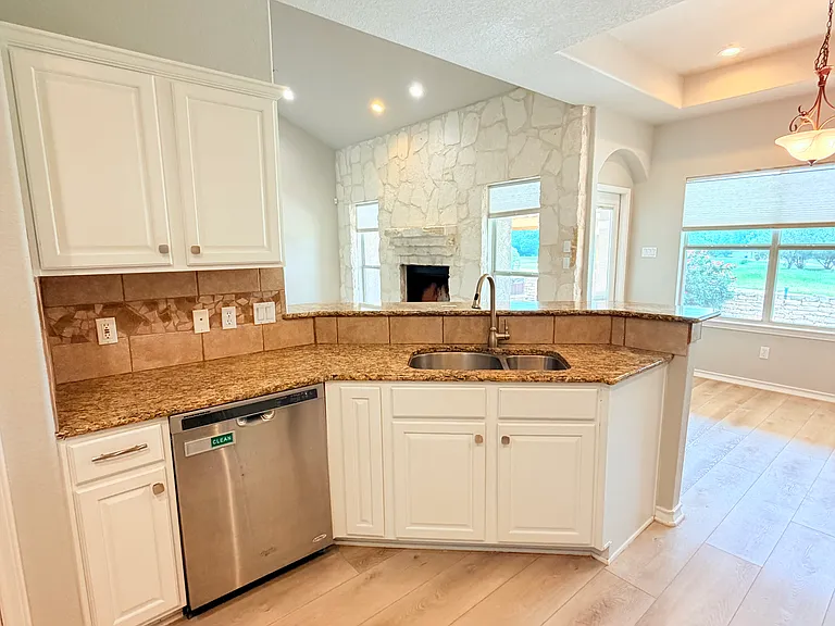 412 Shayla Ln — Photo 17
