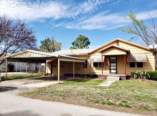 402 NE 1st St, Maysville, OK 73057