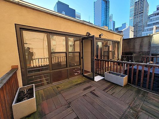 2nd image of 241 E 58th St #X