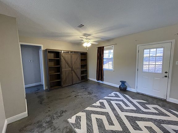 5th image of 7821 Hickory St
