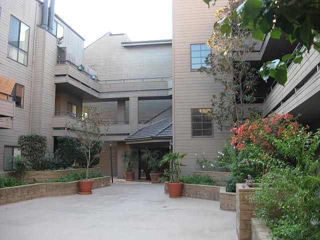 1st image of 13331 Moorpark St APT 229
