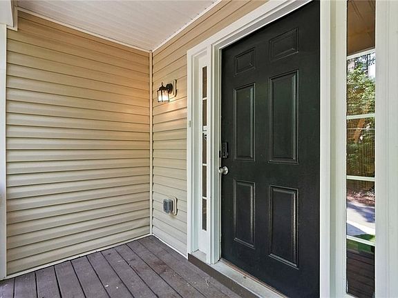 3rd image of 4421 Wallace Cir