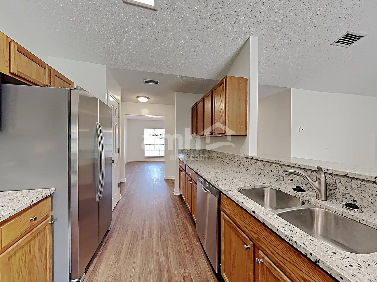 4 bed, 2.0 bath, 1978 sqft, $2,300 — Photo 3