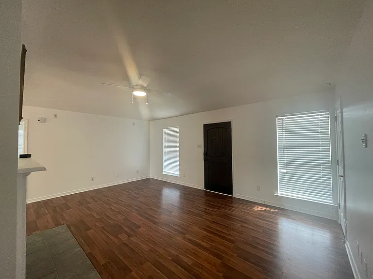 6882 Red Cedar Dr — Photo 2