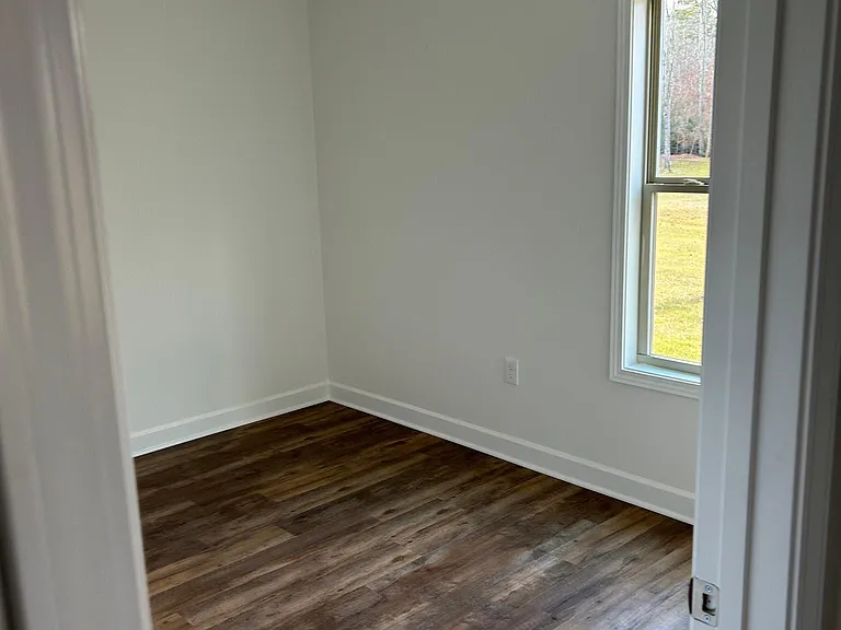 728 Jonas Cir — Photo 17