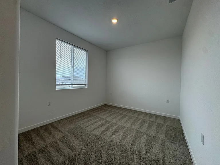 997 W Pioneer Dr — Photo 22