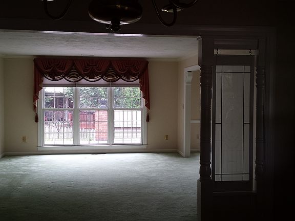 4th image of 1101 Stonegate Dr