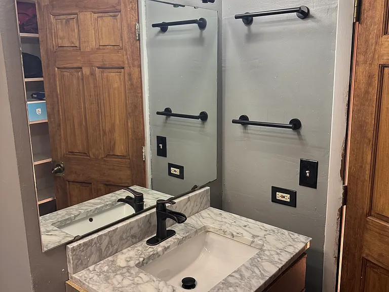 1135 Williamsburg Rd — Photo 3
