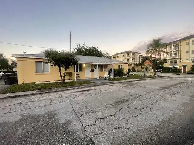 400 Metcalf Ct — Photo 2