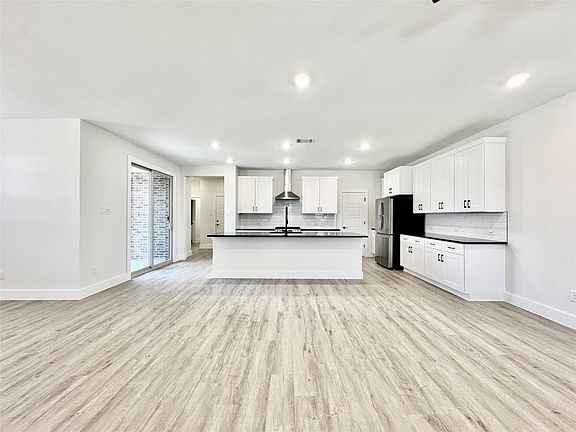 4th image of 8736 Kingston Dr