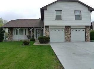 3855 Whispering Trails Dr, Hoffman Estates, IL 60192