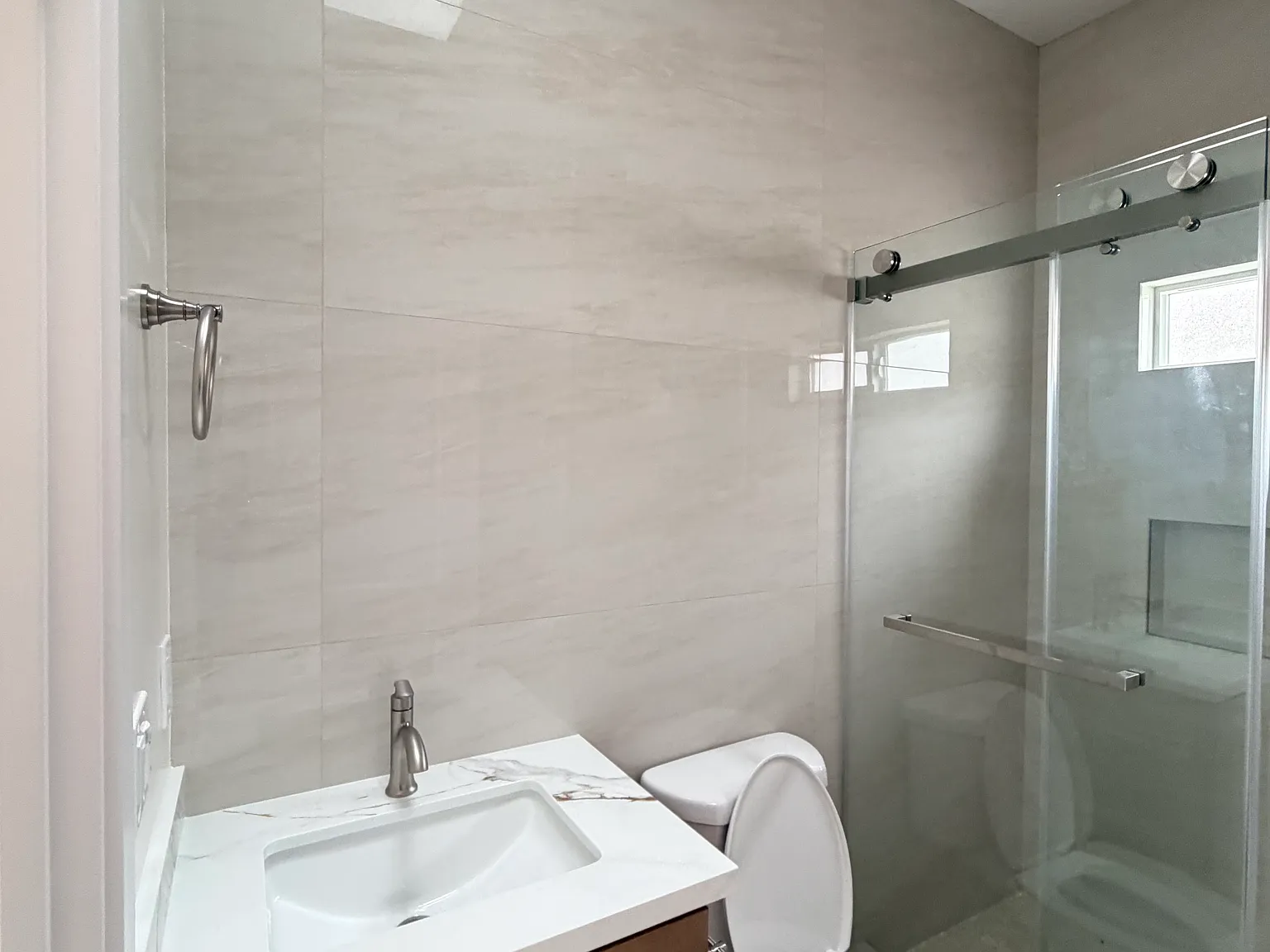 3 bed, 999 sqft, $3,700 — Photo 3