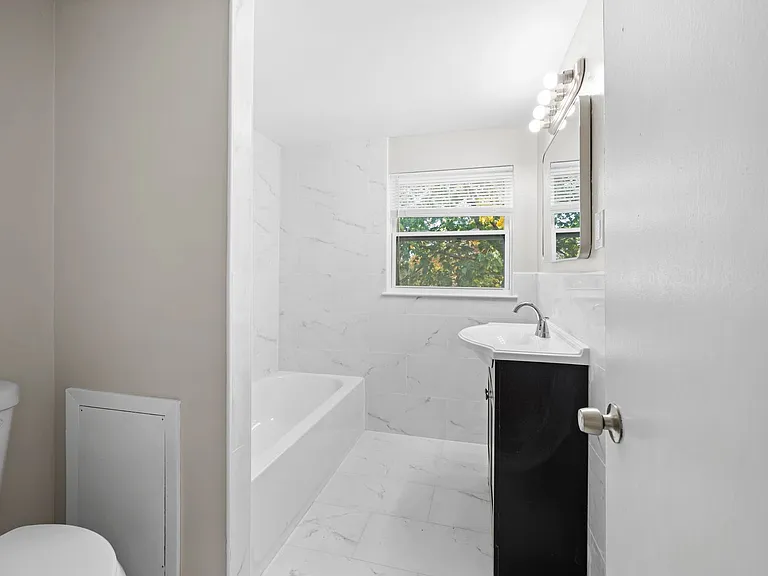 20 E Monument Ave — Photo 15