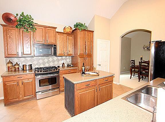 4th image of 9348 Niles Ct
