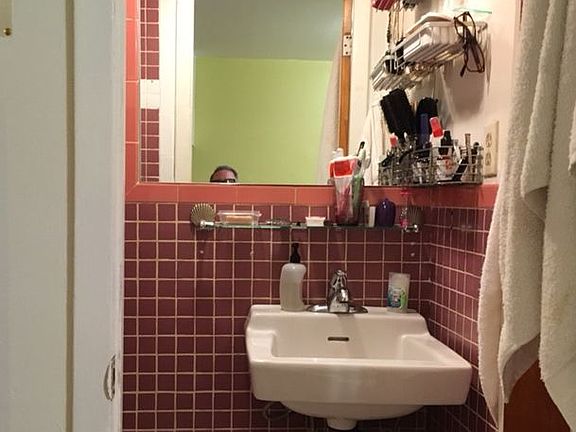 5th image of 517 E 12th St APT 2