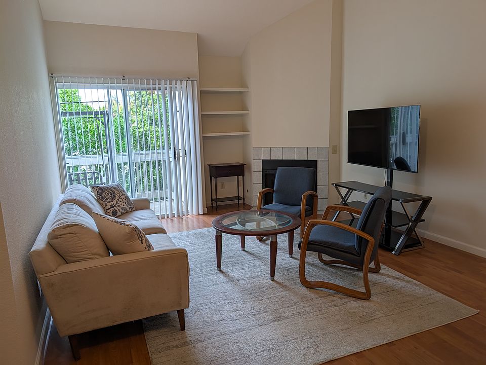1st image of 976 Summerplace Dr