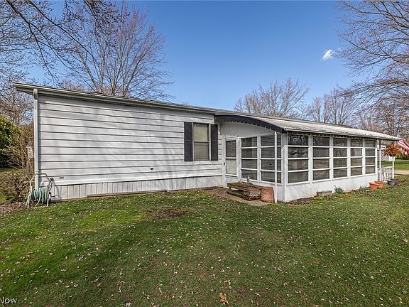 3rd image of 15 Kimberly Ln