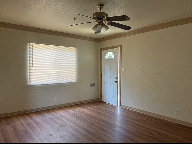 4264 S Menlo Ave — Photo 12