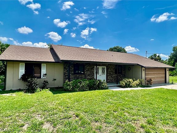 3rd image of 5006 Pike Ln